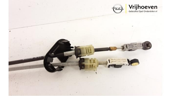 Gearbox shift cable from a Opel Vectra C Caravan 2.2 DIG 16V 2005
