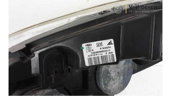 Faro derecha de un Opel Combo 1.3 CDTI 16V ecoFlex 2016