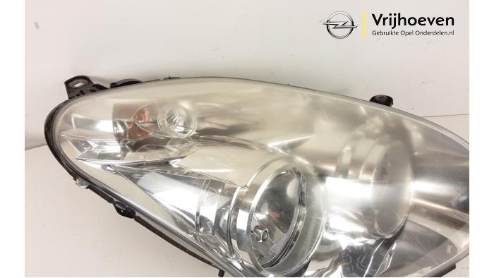 Headlight, right from a Opel Combo 1.3 CDTI 16V ecoFlex 2016