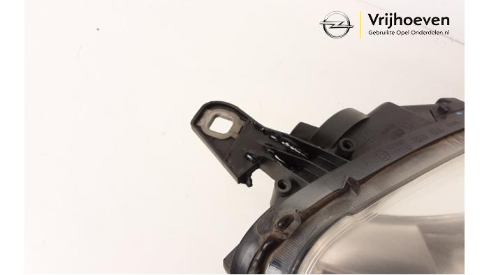 Headlight, right from a Opel Combo 1.3 CDTI 16V ecoFlex 2016