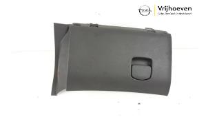 Usagé Boîte à gants Opel Corsa D 1.2 16V Prix € 30,00 Règlement à la marge proposé par Autodemontage Vrijhoeven B.V.