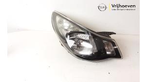 Używane Reflektor prawy Opel Karl 1.0 12V Cena € 350,00 Procedura marży oferowane przez Autodemontage Vrijhoeven B.V.