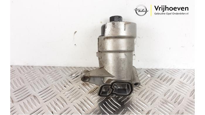 Boîtier filtre à huile d'un Opel Cascada 1.6 Turbo 16V 2015