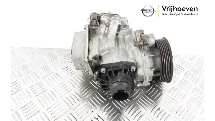 Usagé Pompe à eau Opel Cascada 1.6 Turbo 16V Prix € 125,00 Règlement à la marge proposé par Autodemontage Vrijhoeven B.V.