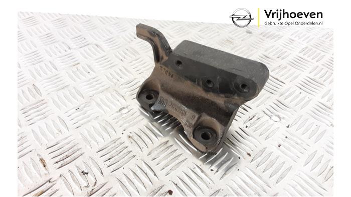 Usagé Support moteur Opel Cascada 1.6 Turbo 16V Prix € 25,00 Règlement à la marge proposé par Autodemontage Vrijhoeven B.V.