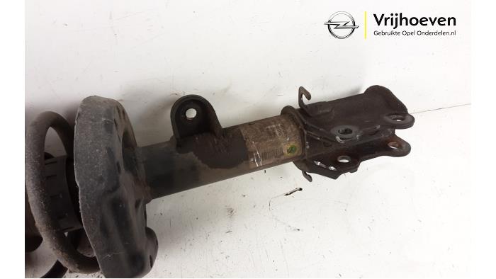 Front shock absorber rod, left from a Opel Combo 1.3 CDTI 16V ecoFlex 2016