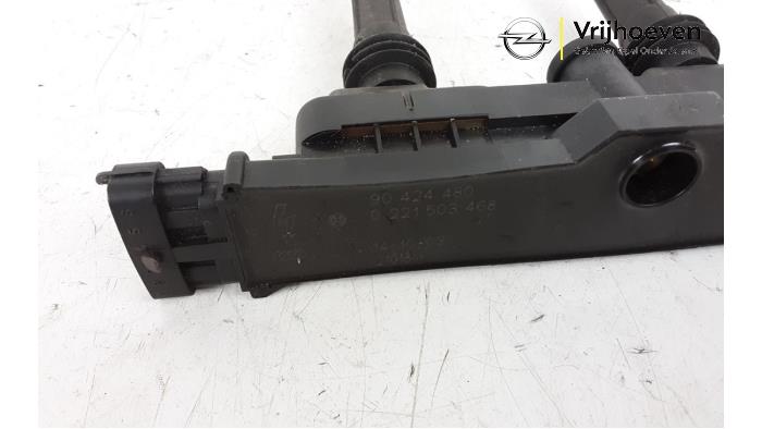 Ignition coil from a Opel Zafira (M75) 2.0 16V Turbo OPC 2005