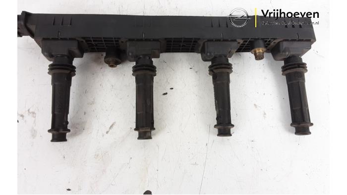 Ignition coil from a Opel Zafira (M75) 2.0 16V Turbo OPC 2005