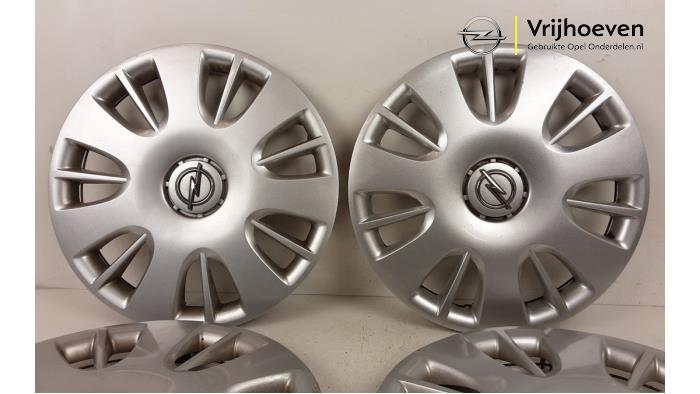 Wheel cover set from a Opel Corsa D 1.2 16V 2007