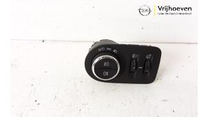 Usagé Commutateur lumière Opel Astra K 1.0 SIDI Turbo 12V Prix € 20,00 Règlement à la marge proposé par Autodemontage Vrijhoeven B.V.