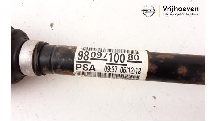 Front drive shaft, left from a Opel Crossland/Crossland X 1.2 Turbo 12V Euro 6d-temp 2018
