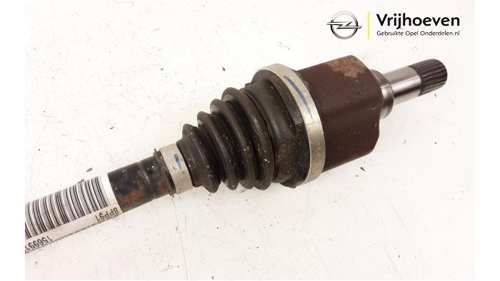Front drive shaft, left from a Opel Crossland/Crossland X 1.2 Turbo 12V Euro 6d-temp 2018