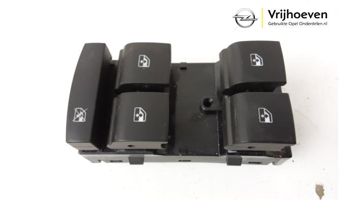 Usados Interruptor de ventanilla eléctrica Opel Astra K Sports Tourer 1.0 Turbo 12V Precio € 25,00 Norma de margen ofrecido por Autodemontage Vrijhoeven B.V.