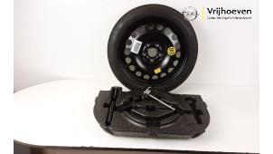 Used Jackkit + spare wheel Opel Astra K Sports Tourer 1.6 CDTI 136 16V Price € 250,00 Margin scheme offered by Autodemontage Vrijhoeven B.V.