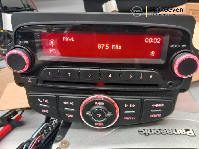 Module radio d'un Opel Corsa E 1.4 16V 2015