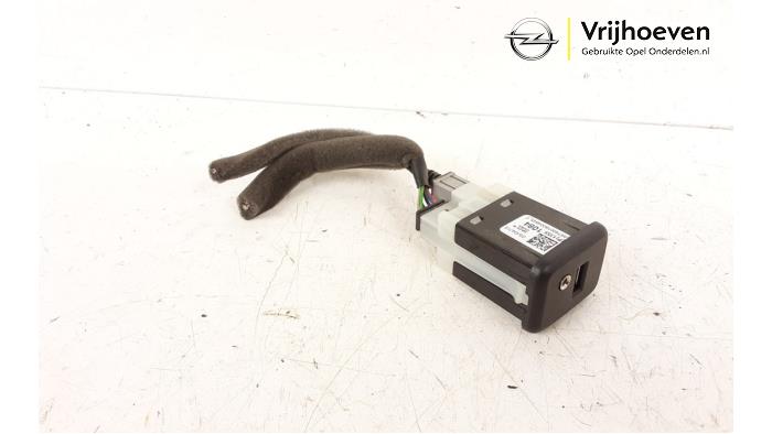 Connexion USB d'un Opel Karl 1.0 12V 2015