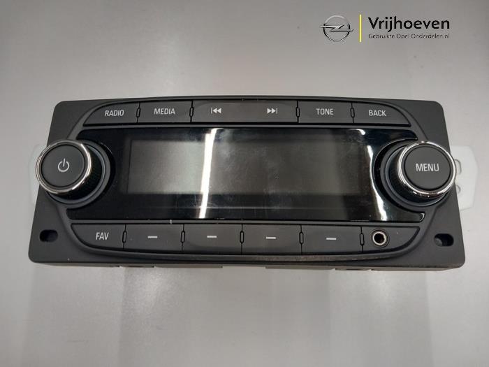 Używane Modul radiowy Opel Karl 1.0 12V Cena € 80,00 Procedura marży oferowane przez Autodemontage Vrijhoeven B.V.