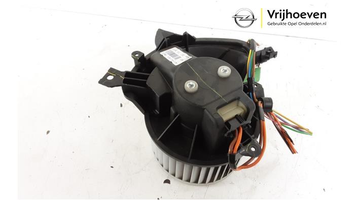 Heating and ventilation fan motor from a Opel Combo 1.3 CDTI 16V ecoFlex 2016