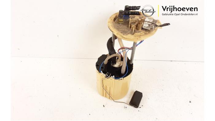 Electric fuel pump from a Opel Astra K 1.6 CDTI 136 16V 2016
