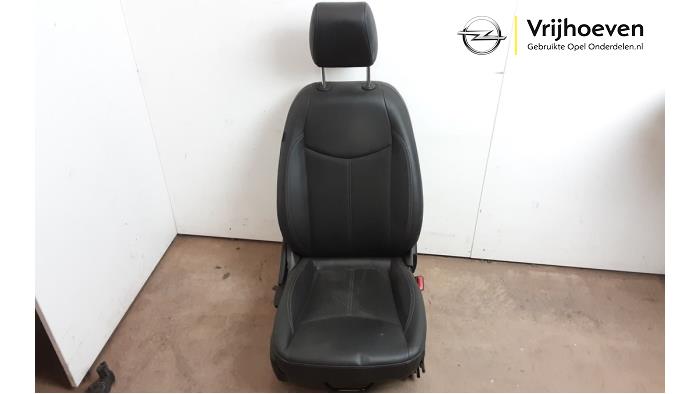 Używane Fotel prawy Opel Karl 1.0 12V Cena € 150,00 Procedura marży oferowane przez Autodemontage Vrijhoeven B.V.