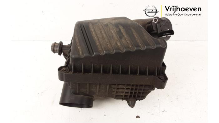 Begagnade Luftfilterhus Opel Karl 1.0 12V Pris € 25,00 Marginaltabell erbjuds av Autodemontage Vrijhoeven B.V.