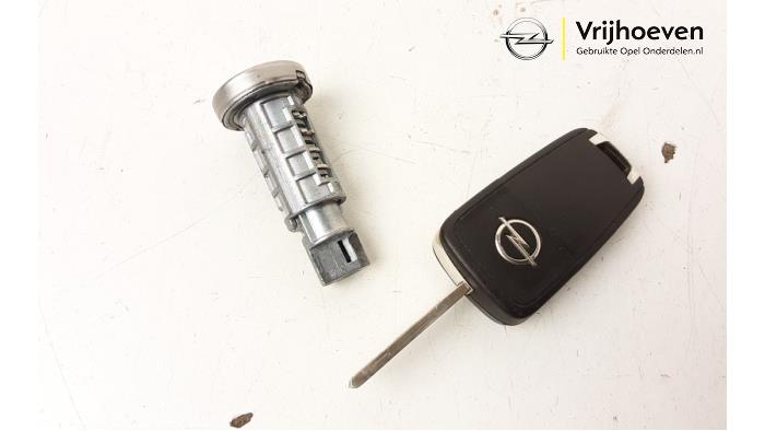 Zündschloss+Schlüssel van een Opel Karl 1.0 12V 2015