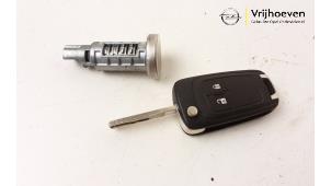 Gebrauchte Zündschloss + Schlüssel Opel Karl 1.0 12V Preis € 65,00 Margenregelung angeboten von Autodemontage Vrijhoeven B.V.