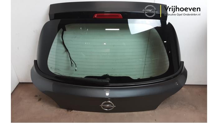 Begagnade Baklucka Opel Adam 1.4 16V Pris € 75,00 Marginaltabell erbjuds av Autodemontage Vrijhoeven B.V.