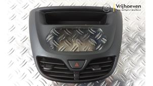 Used Dashboard vent Opel Karl 1.0 12V Price € 30,00 Margin scheme offered by Autodemontage Vrijhoeven B.V.