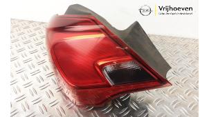 Używane Tylne swiatlo pozycyjne lewe Opel Corsa E 1.4 16V Cena € 40,00 Procedura marży oferowane przez Autodemontage Vrijhoeven B.V.