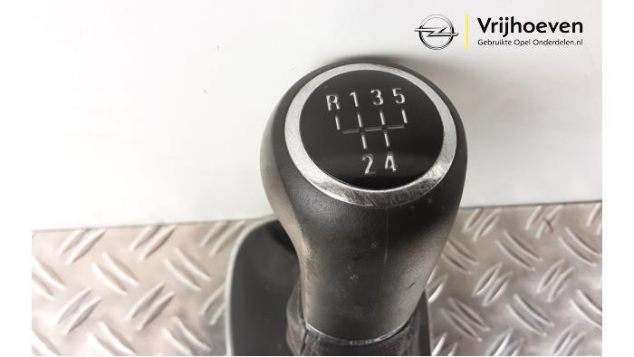 Botón de palanca de un Opel Corsa E 1.4 16V 2016
