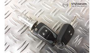 Used Ignition lock + key Opel Adam 1.4 16V Price € 70,00 Margin scheme offered by Autodemontage Vrijhoeven B.V.