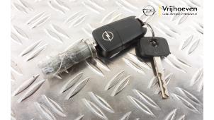 Used Ignition lock + key Opel Vectra C 1.8 16V Price € 50,00 Margin scheme offered by Autodemontage Vrijhoeven B.V.