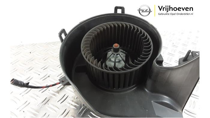 Motor de ventilador de calefactor de un Opel Vectra C 1.8 16V 2005
