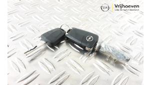 Used Ignition lock + key Opel Zafira (M75) 1.9 CDTI 16V Price € 40,00 Margin scheme offered by Autodemontage Vrijhoeven B.V.