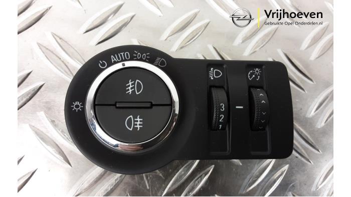 Interruptor de luz de un Opel Astra J GTC (PD2/PF2) 1.6 SIDI Eco Turbo 16V 2014