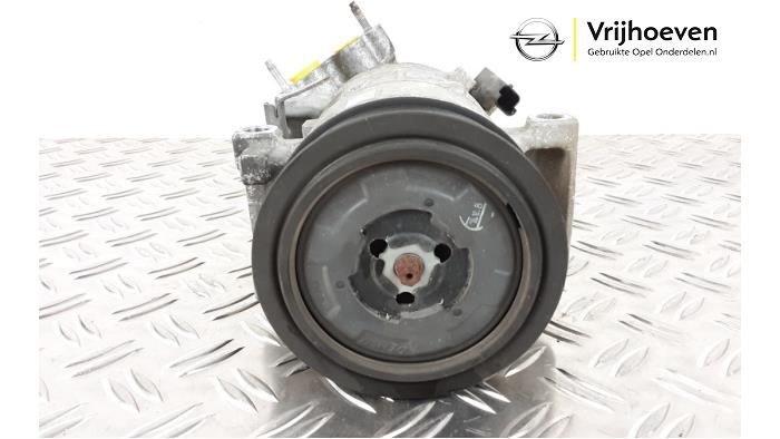 Air conditioning pump from a Vauxhall Crossland X/Crossland 1.6 CDTi 100 2017