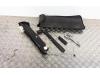 Spare wheel mechanism from a Opel Zafira (F75) 1.6 16V 2001