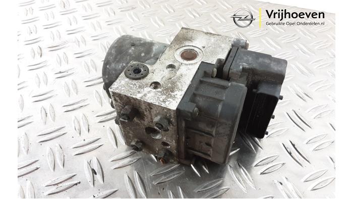 ABS Pumpe van een Opel Zafira (F75) 1.6 16V 2001