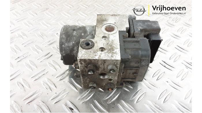 Usagé Bloc ABS Opel Zafira (F75) 1.6 16V Prix € 25,00 Règlement à la marge proposé par Autodemontage Vrijhoeven B.V.