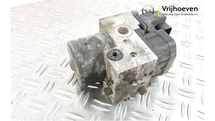ABS Pumpe van een Opel Zafira (F75) 1.6 16V 2001