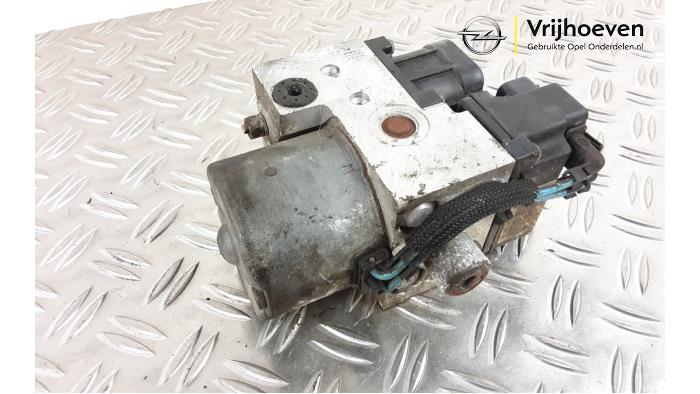 ABS Pumpe van een Opel Zafira (F75) 1.6 16V 2001