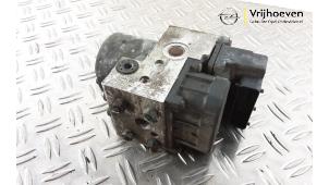 ABS Pumpe van een Opel Zafira (F75) 1.6 16V 2001