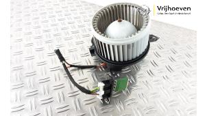 Usados Motor de ventilador de calefactor Opel Corsa E 1.4 16V Precio € 30,00 Norma de margen ofrecido por Autodemontage Vrijhoeven B.V.