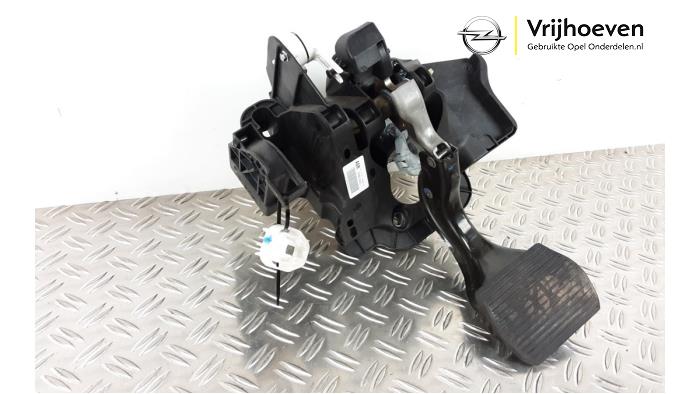 Set of pedals from a Opel Corsa E 1.4 16V 2016