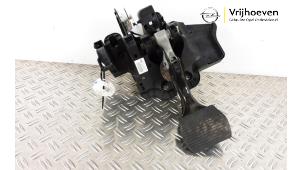 Używane Zestaw pedalów Opel Corsa E 1.4 16V Cena € 50,00 Procedura marży oferowane przez Autodemontage Vrijhoeven B.V.
