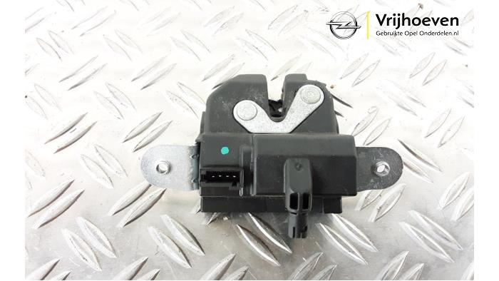 Tailgate lock mechanism from a Opel Corsa E 1.4 16V 2016