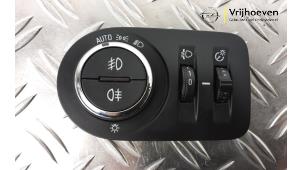 Usagé Commutateur lumière Opel Astra K Sports Tourer 1.0 Turbo 12V Prix € 20,00 Règlement à la marge proposé par Autodemontage Vrijhoeven B.V.