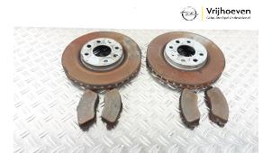Used Brake disc + block front Opel Tigra Twin Top 1.4 16V Price € 25,00 Margin scheme offered by Autodemontage Vrijhoeven B.V.