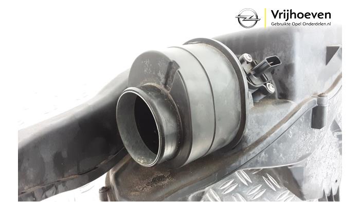 Cuerpo de filtro de aire de un Opel Astra K 1.4 Turbo 16V 2016